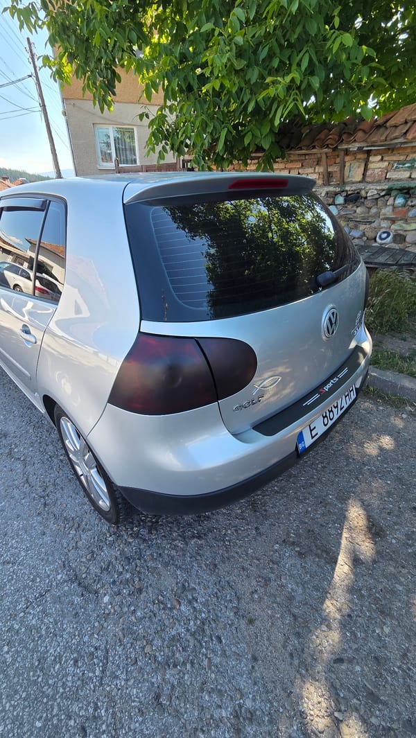 Silver VW Golf 2.0 TDI, multiple angles, Bulgarian plates
