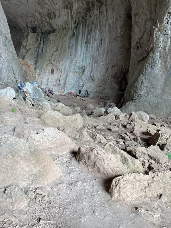 Adventure sports activity documented at Bulgarian caves near Karlukovo