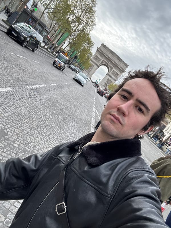 Tourist takes selfie near Arc de Triomphe in Paris