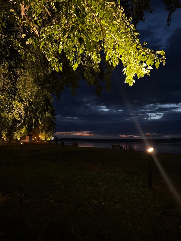 Twilight settles over Votkinsk's reservoir embankment