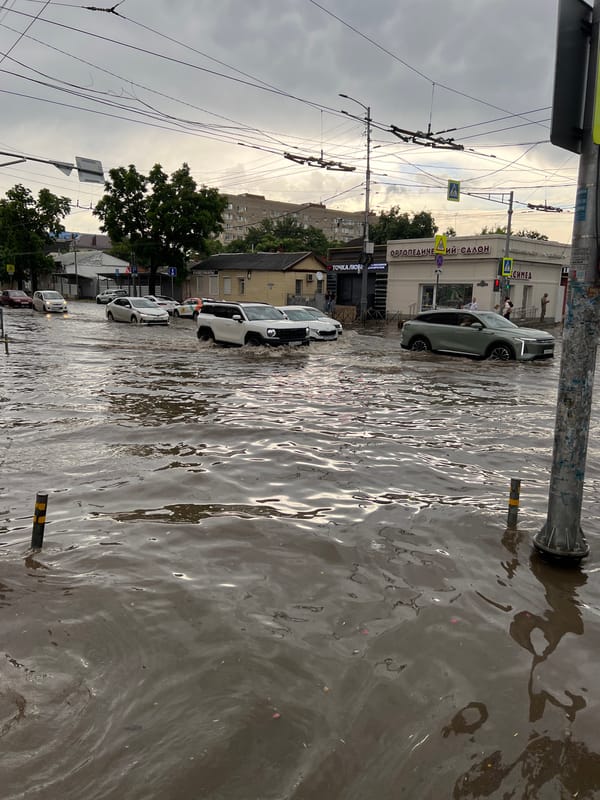 Krasnodar streets flood as vehicles, pedestrians navigate knee-deep water