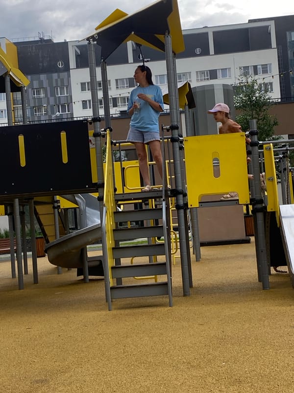 Busy morning at a Yekaterinburg residential playground