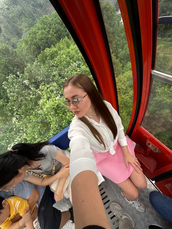 Family rides Tianmen Mountain cable car in rain
