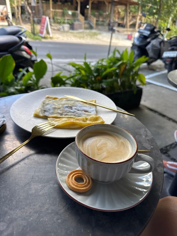 Café food, temple details, and street scenes in Kuta Selatan