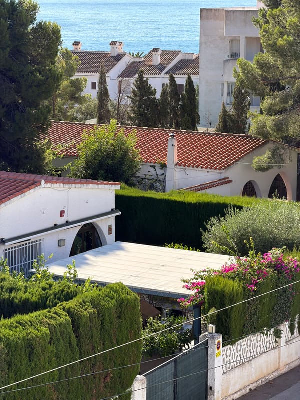 Mediterranean rooftop views over Alcalà de Xivert's coastal neighborhood