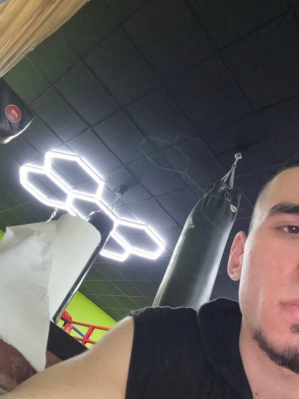 Man takes gym selfie in Dobrich fitness center