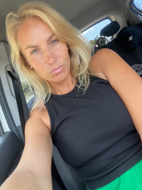 Casual car hang in Gelendzhik, selfies and avocado socks