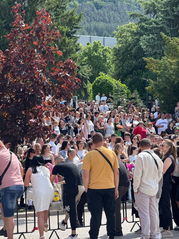 Large crowd gathers in Shumen, Bulgaria for apparent public event