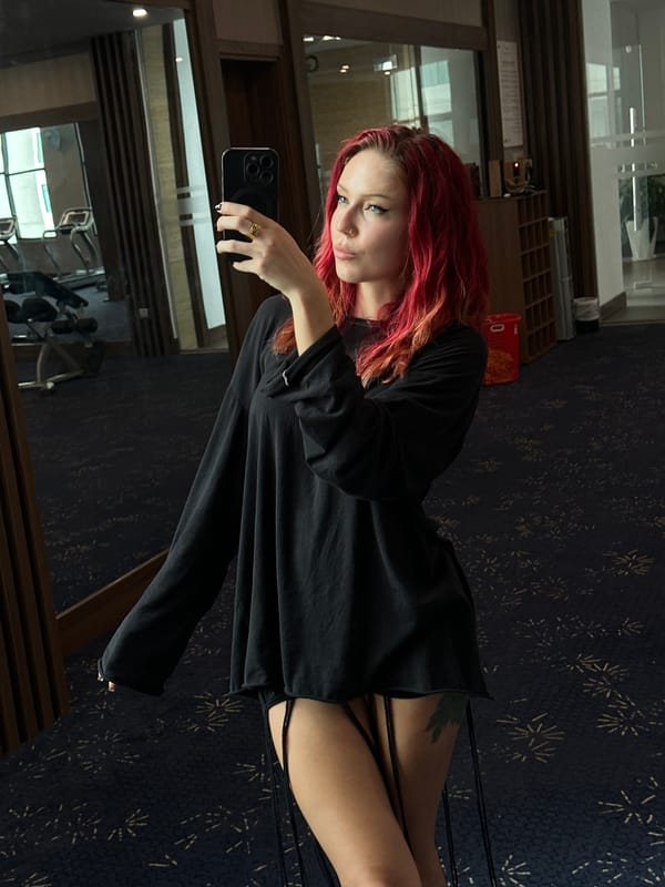 Mirror selfies at a Nha Trang gym, July 2026